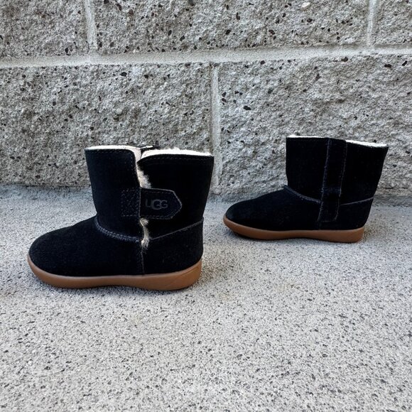 UGG AUSTRALIA Kids Keelan Boots Unisex 8 EU 25 Black Suede & Sheepskin Booties - Picture 2 of 8